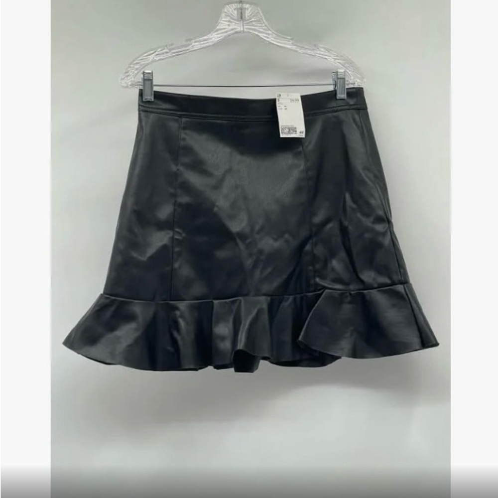 Divided Skirt Faux Leather Women Black Ruffle‎ Bottom Mini Short- NWOT.